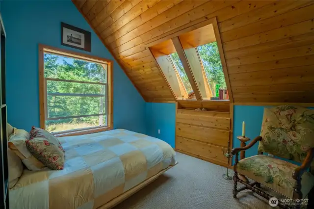 Second bedroom.