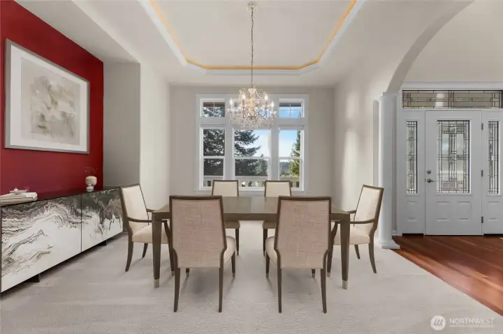 Virtually staged dining rm