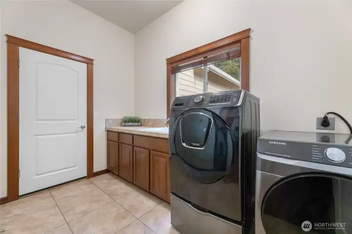 Main level laundry room