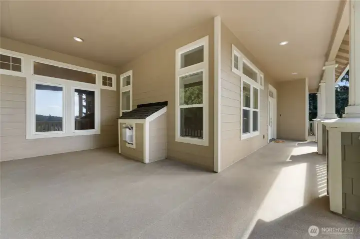 Another view of the front deck