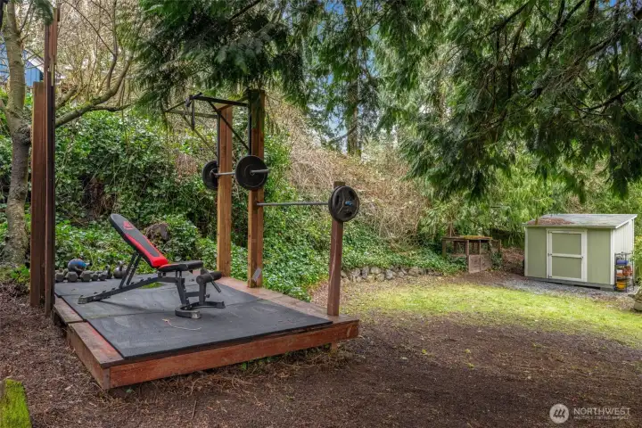 Yes! It is an outside crossfit platform, be the envy of your gym mates!