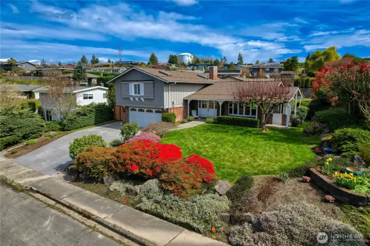 Welcome to Woodridge living. Curb appeal that stands out.