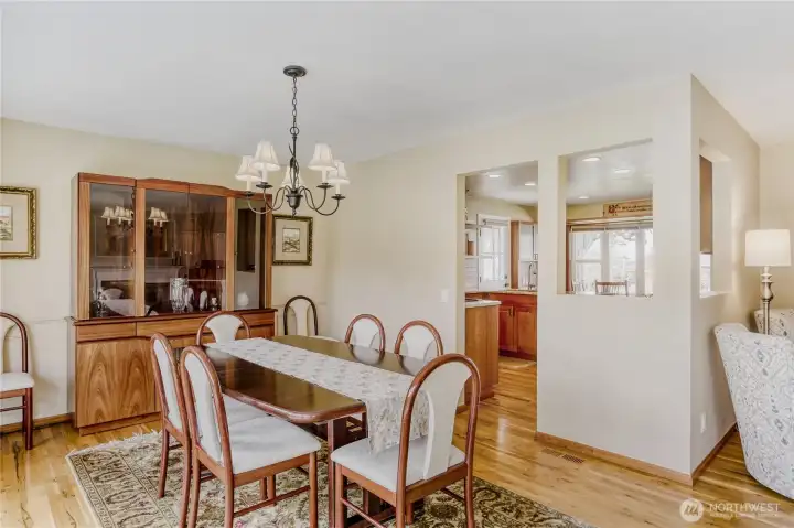 Open sightlines between the kitchen and dining room.