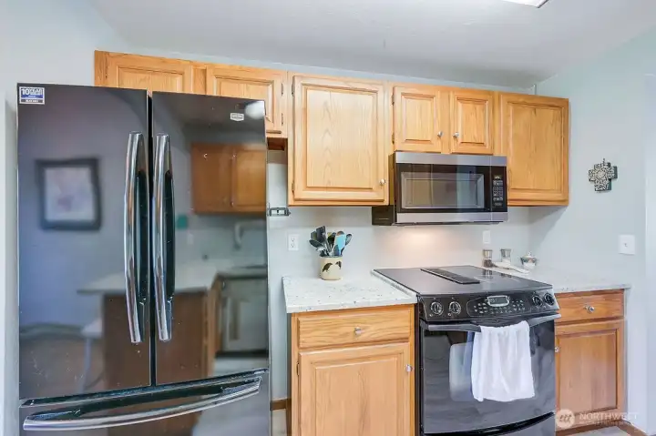 Spacious fridge, spacious cabinets, newer floors, and more! Welcome to 41-5 Highland Greens condos.