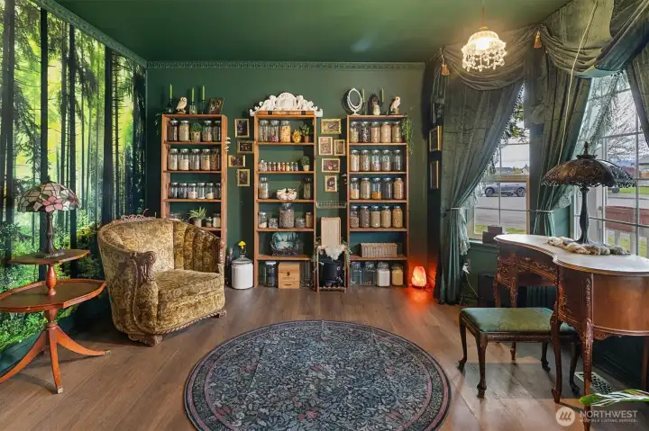 Den or flex office space