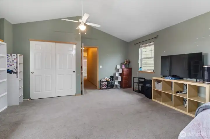 Large 4th bedroom or bonus room