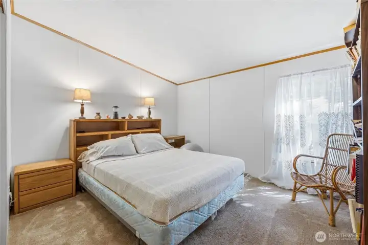 Second bedroom.