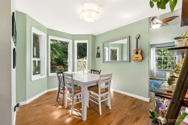 Dining room between kitchen and formal living room