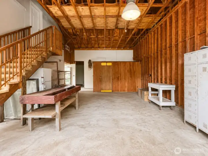 Shop/Garage with Loft/Apartment Shop/Garage with Loft/Apartment