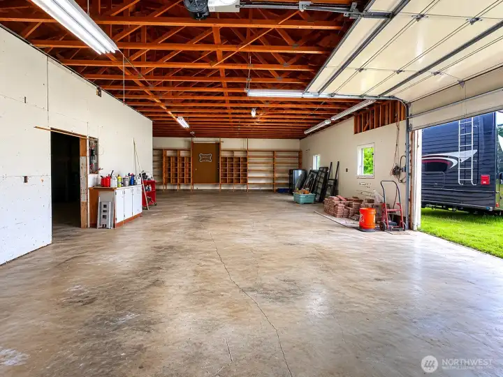 Shop/Garage Space Shop/Garage Space
