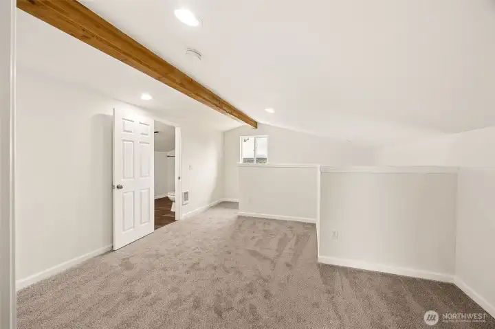 Loft/Bonus Room (upper level)