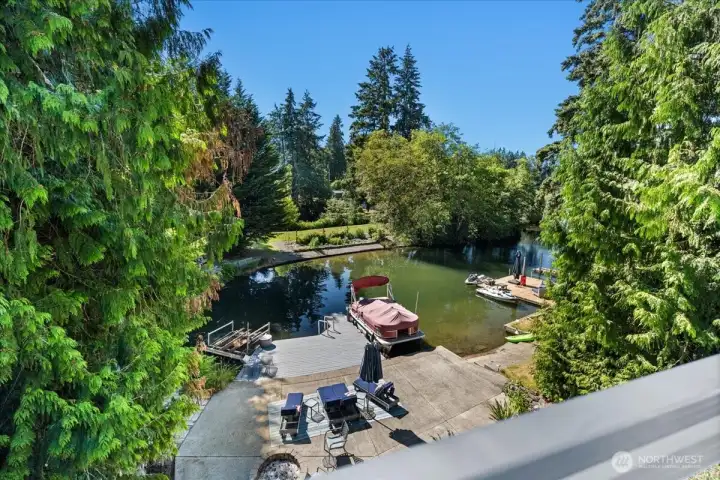 Northwest lake living at its best.