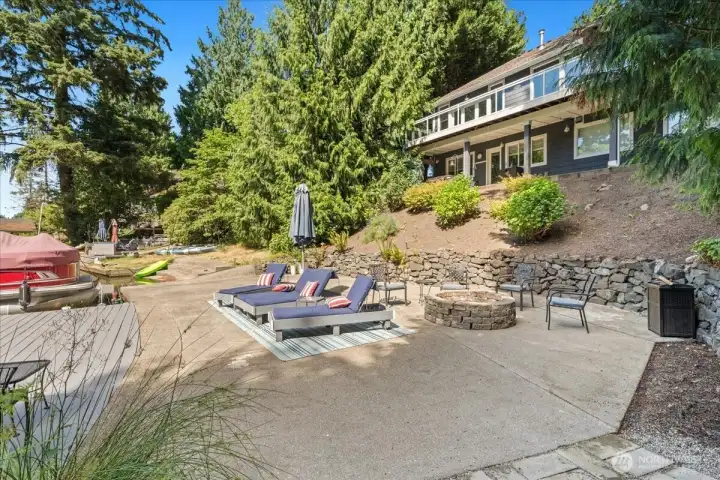 Another view of your own private lakeside living!