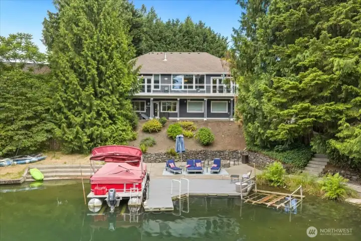 Plenty of areas to entertain with an upper deck, lower patio and large entertainment size area lakeside for all you friends and family to enjoy.