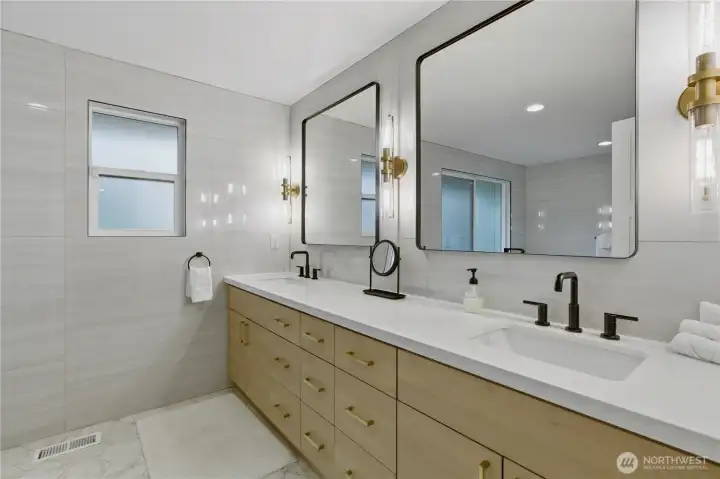 Bathroom of Main Bedroom Bathroom of Main Bedroom