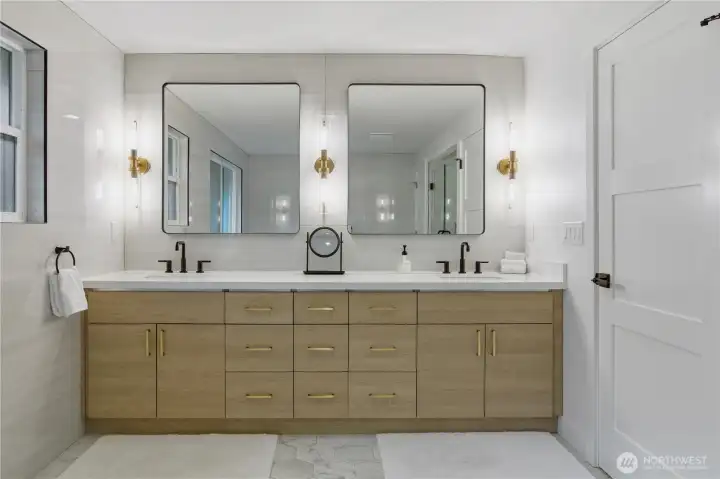 Bathroom of Main Bedroom Bathroom of Main Bedroom
