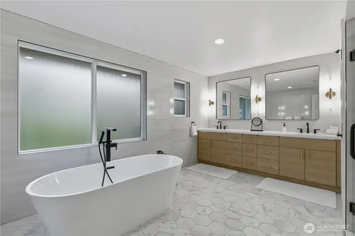 Bathroom of Main Bedroom Bathroom of Main Bedroom