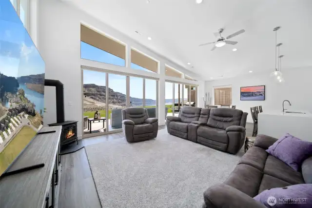 Open Concept, Large Picture Windows, Comfort
