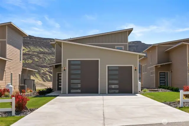 Large Driveway, Off Street Parking, Oversized Garage