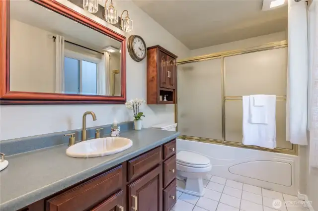 Full primary bathroom with jetted tub