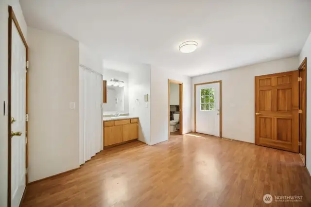 Flex room with bathroom. Possible Mother in Law