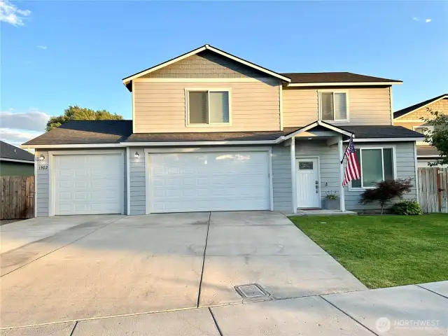 Step right into 1502 E Spokane Ave!