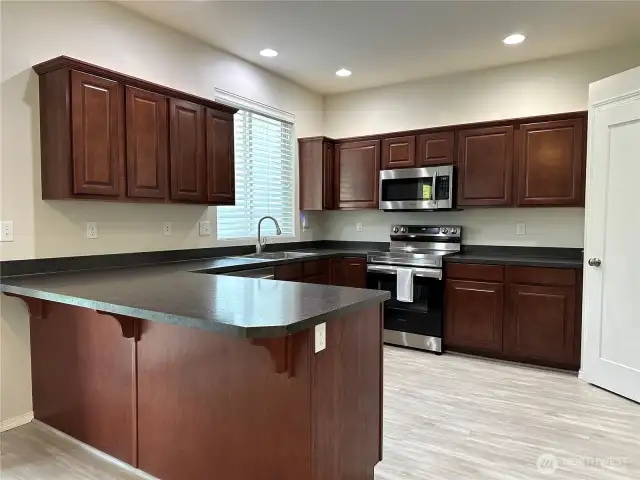 Large kitchen with plenty of cook space along with Peninsula eating area for additional seating.