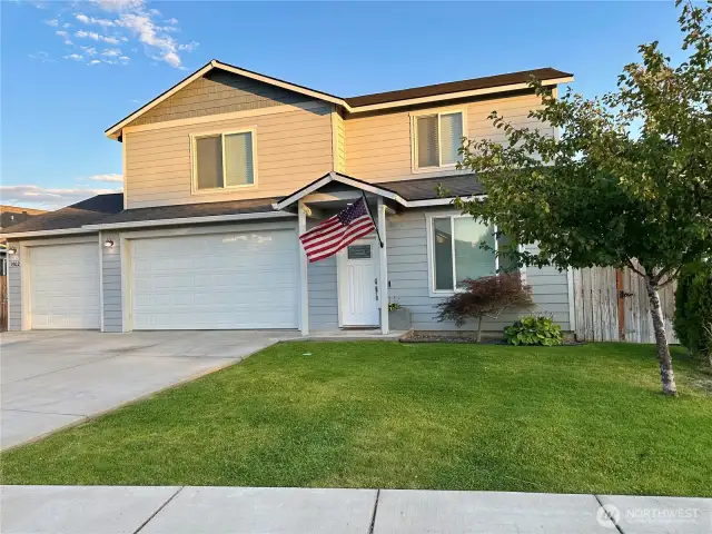 3 car garage + large driveway