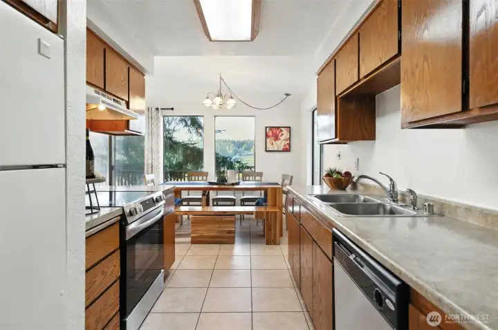 Dining Area with views of Sunday Lake