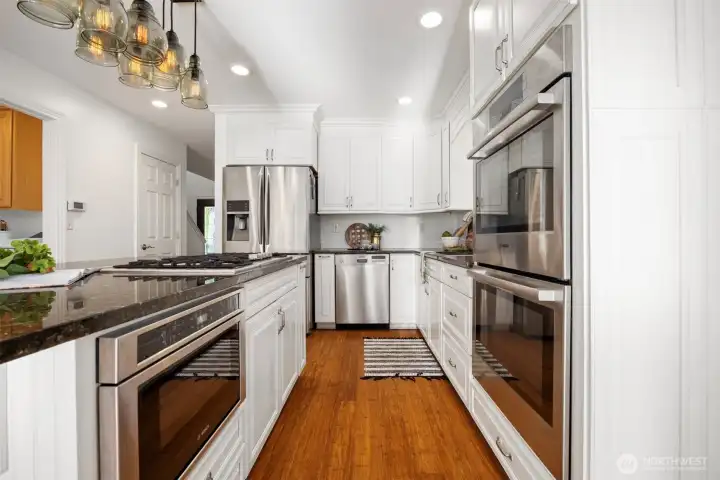Classic finishes, stainless appliances, and a window that looks out to nothing but green. Even the everyday tasks come with a view.