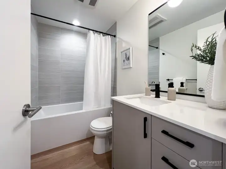 Similarly appointed downstairs bath