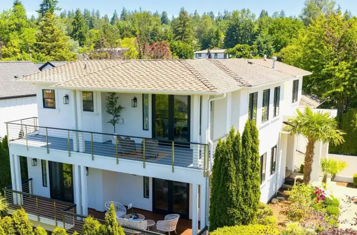 Refined living nestled in the heart of East of Market, Kirkland! Custom built residence for the modern lifestyle! Perfectly located just 4 blocks to Downtown Kirkland and 3 blocks to Peter Kirk Elementary!
