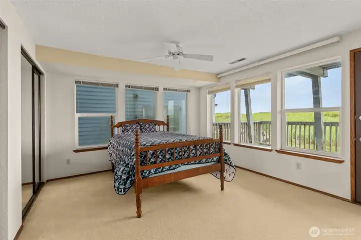 Lower Bedroom w/access to balcony Lower Bedroom w/access to balcony