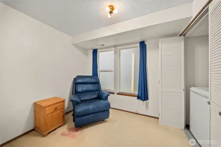 Office/Den/Laundry Office/Den/Laundry