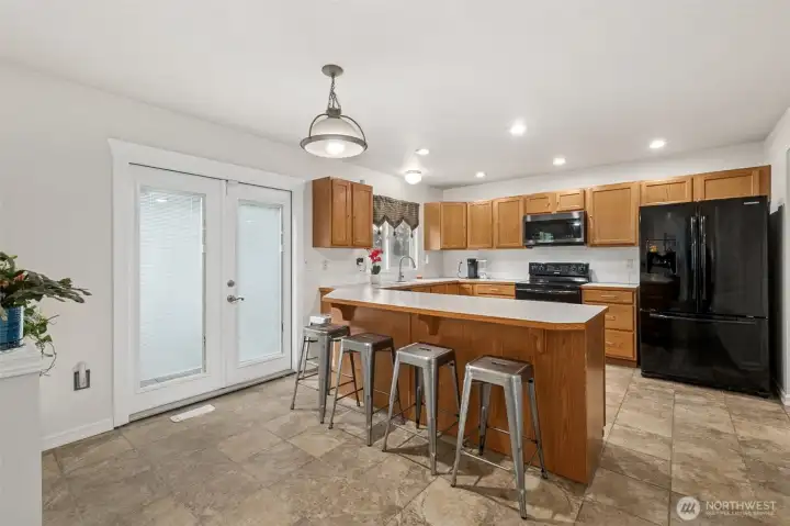 spacious kitchen with breakfast bar