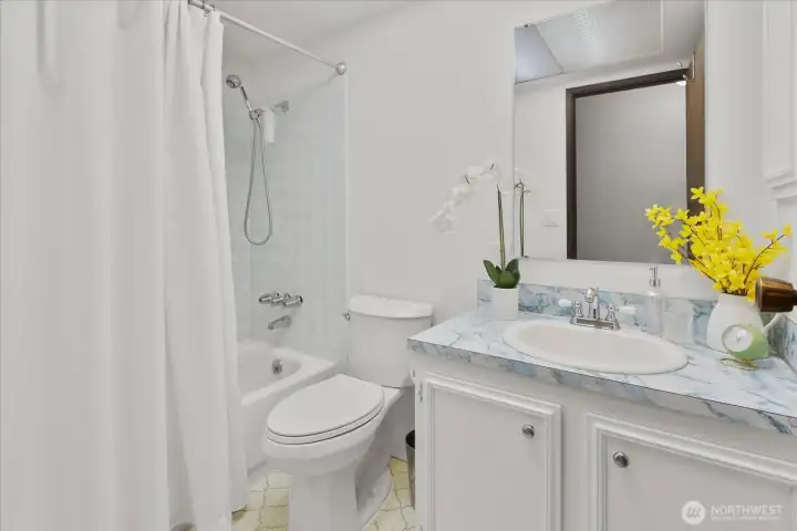 Upper level full bathroom.