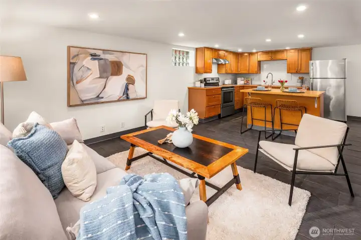 Daylight MIL suite with private entrance and full amenities