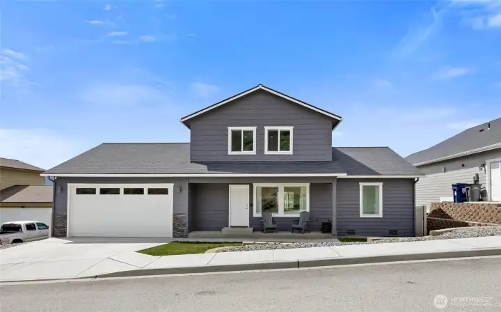 3 bed/2.5 bath with main floor living