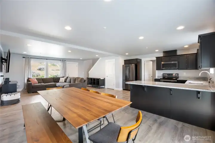 Large dining space means you can invite everyone to dinner!