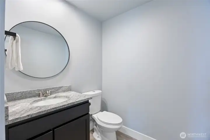 Main floor 1/2 bath