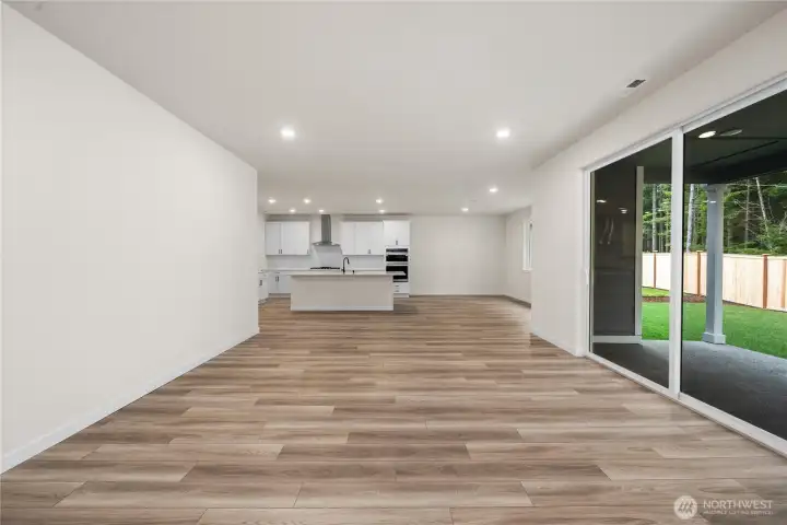 Photos of a previously completed home. Actual colors and finishes may vary. See site agent for details.