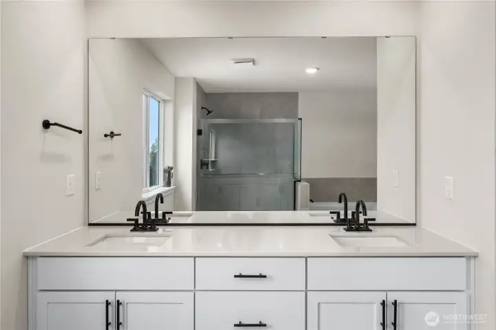 Photos of a previously completed home. Actual colors and finishes may vary. See site agent for details.