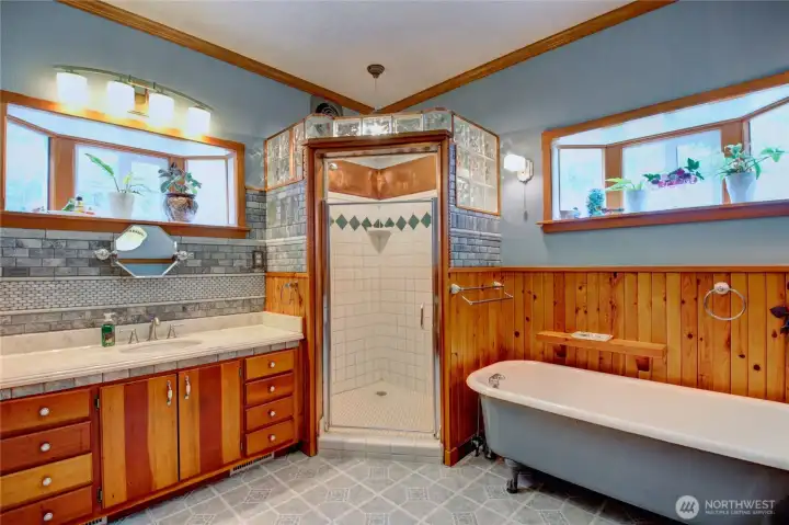 Full bath on main level.