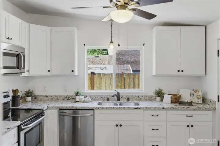 So much counter space and cabinets!