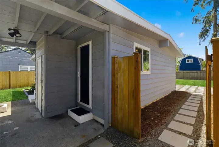 Check out the shed for additional storage!