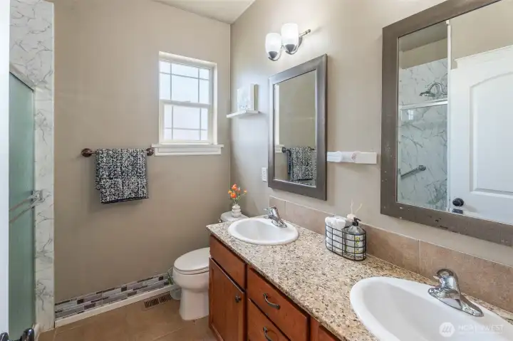 primary bath with dual sinks