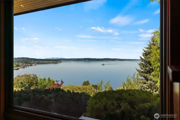Stunning views, watching the ferry. Stunning views, watching the ferry.