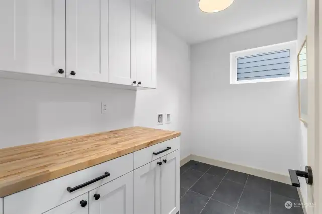 Laundry room on 2nd floor.