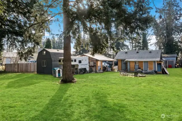 Detached dwelling behind the carport