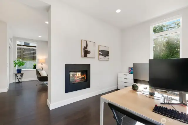 Dual-side fireplace